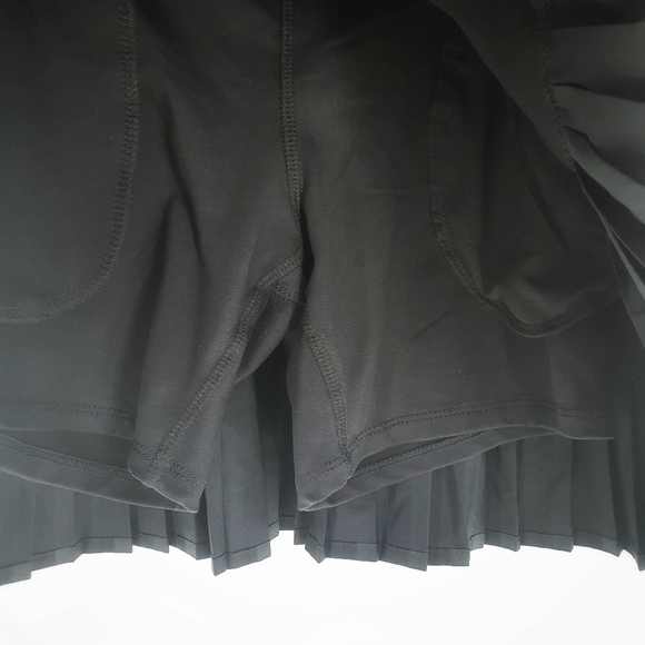 Topgolf Semi Pleated Black Mini Skirt/Skort - Picture 4 of 4